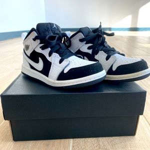 Air Jordan 1 MID toddler size 9